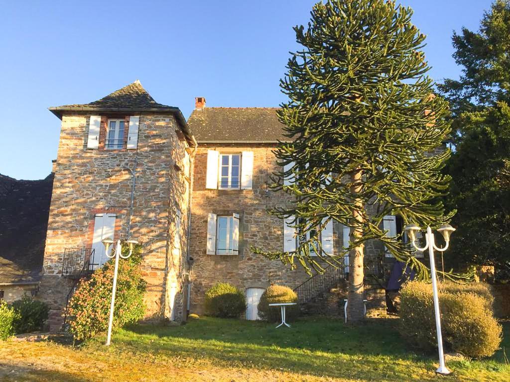 Le Saint-Etienne Hotel Aubazines Bagian luar foto